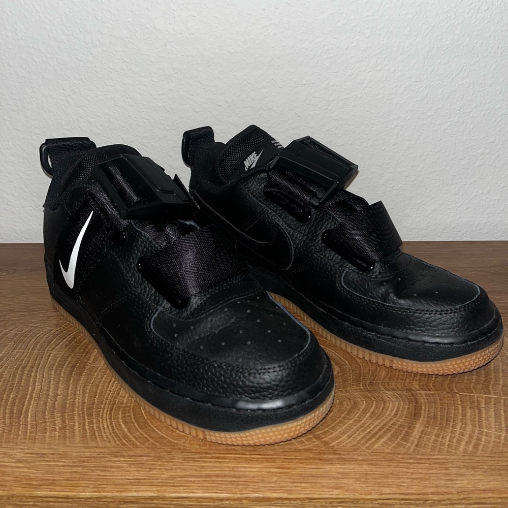 NIKE AIR FORCE 1 UTILITY (GS) BLACK-GUM BROWN Size 6.5Y